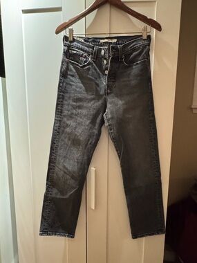 Levi’s WEDGIE Straight-Leg High-Rise Jeans in Washed Black